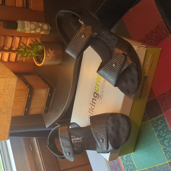 Walking Cradles Karen sandals leather black silver metallic Women's 9 N NEW NIB - Picture 2 of 10